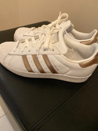 ADIDAS SUPER STARS  - white and gold - size 7