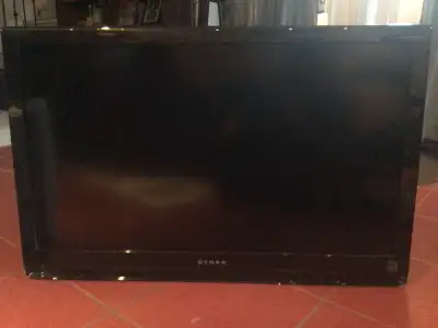 Télé 36 pouces Dynex avec pied, View more