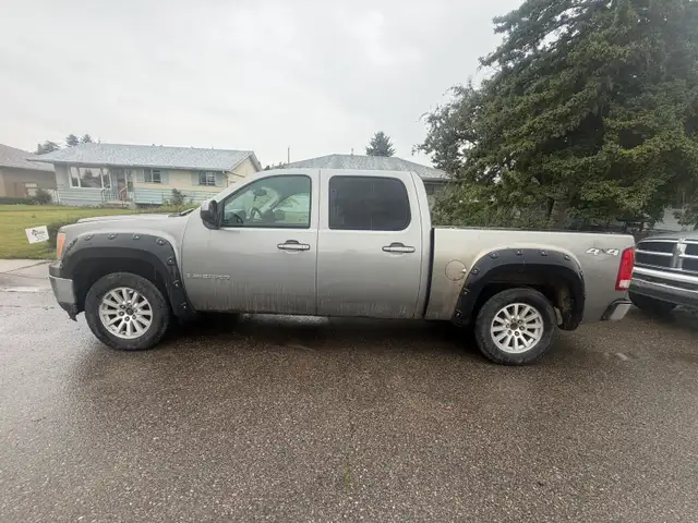 2006 GMC Sierra 1500 SLE 4x4 Crew Cab 5.3L – Leather/Sunroof 