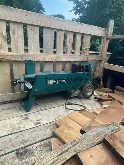 Title explains it all Sticker says 6.5 tons Log capacity is 20 1/2 inch.