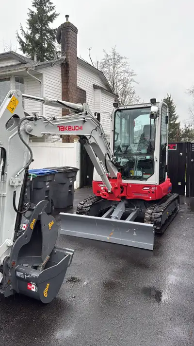 3.5 ton 150 hours 19 months/2000 hour warranty remaining Touchscreen controls Direct competitor to D...