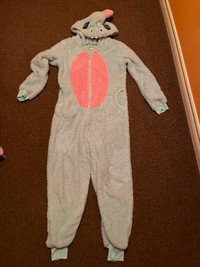 Costumes onesies pyjamas size xsmall small medium 10$ each