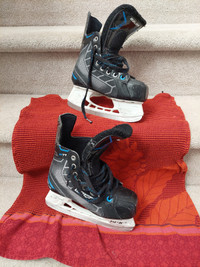 Junior Bauer size 2R Hockey Skates