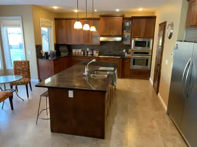Available immediately. Oversized room with balcony and mountain views. Ceiling fan and closet, inclu...