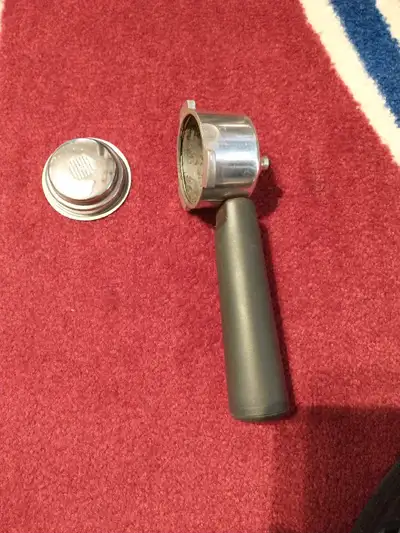 PORTAFILTER HOLDER WITH SINGLE BASKET FOR BREVILLE CAFE ROMA. USED- GOOD CONDITION . NOT NEGOTIABLE....