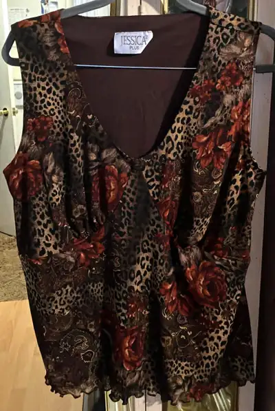 Women Top Brown with Flowers - Size 2X, View more