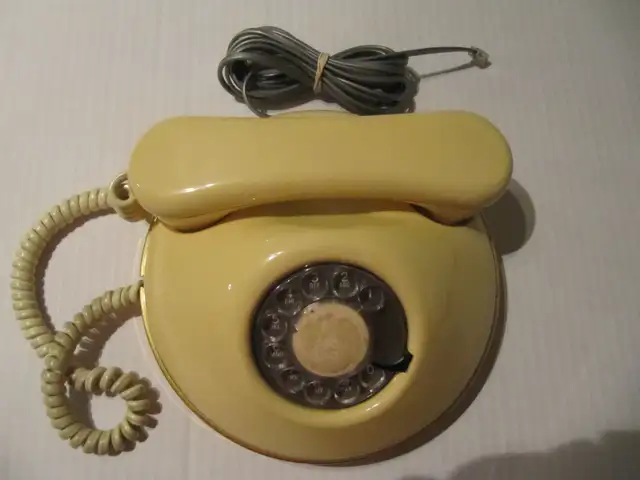 Northern Telecom Pancake Flying Saucer Rotary Phone 1960-70sRare in Arts & Collectibles in Mississauga / Peel Region - Image 2