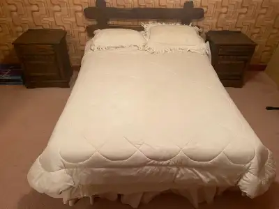 Set de chambre de style rustique en bois franc à vendre!, View more