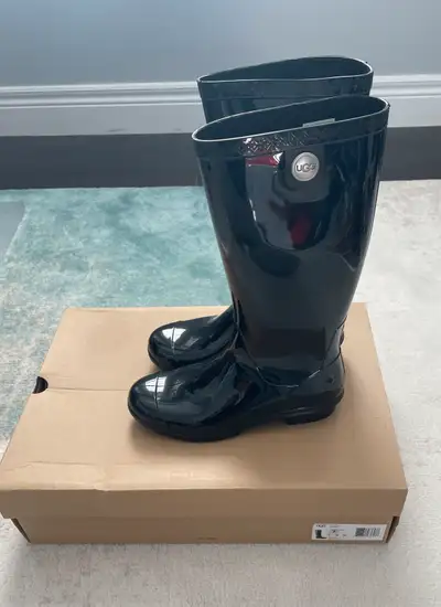 UGG Shaye rain boots black women’s size 7 Pick up in Erin or meet Georgetown or Brampton