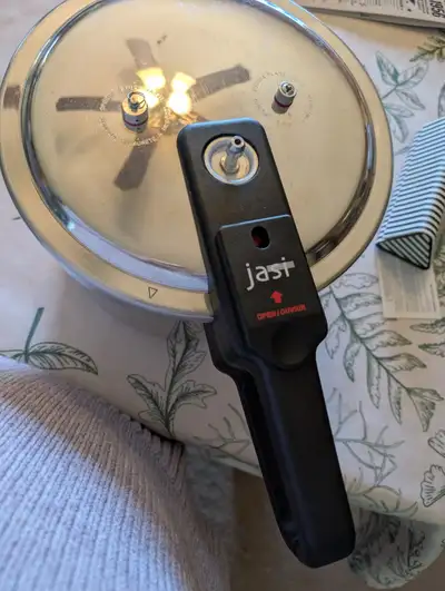 Pressure cooker