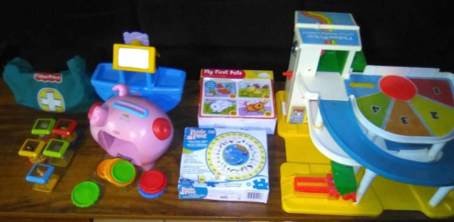 Fisher Price Toys Collection Vintage & post 2000 Camper, Stove in Toys & Games in St. Catharines - Image 2