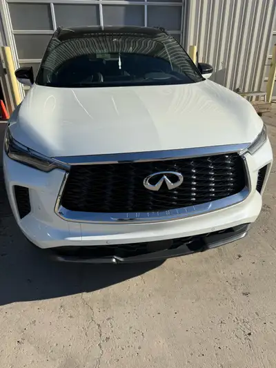 2023 Infinity QX60 Autograph Highest trim package available. 7 Seater beautiful soft leather interio...