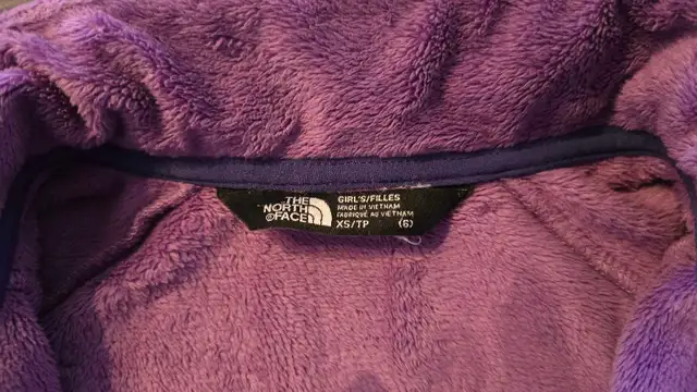 North Face Jacket in Kids & Youth in Edmonton - Image 4