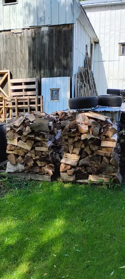 Bois de Chauffage sec prêt pour la saison d'hiver , bois franc, View more
