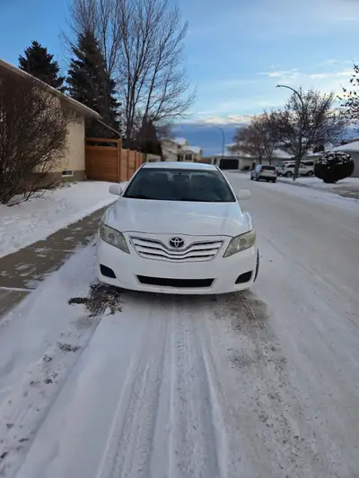 High kilometers but very few functional issues, drives well. Comes with 4 studded winter tires and 3...