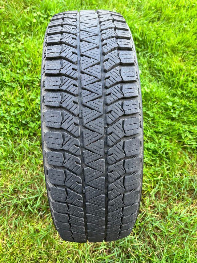 2 pneus Bridgestone Blizzak WS90 dimensions 175/65 R15 in Tires & Rims in Longueuil / South Shore
