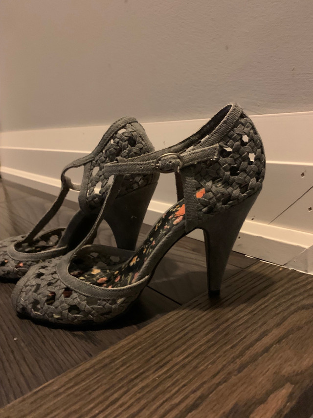 Denim Mary Jane style shoes size 7.5 slim fit  in Women's - Shoes in Markham / York Region - Image 2