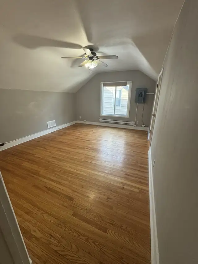 $1,395/m Renod 2-Bedroom Upper Duplex – Heat & Water Included