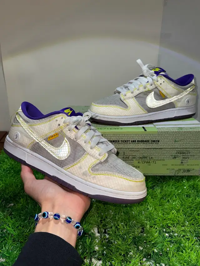 Size 9 - Nike Dunk Low UNLA Pack Court Purple in Men's Shoes in Mississauga / Peel Region - Image 2
