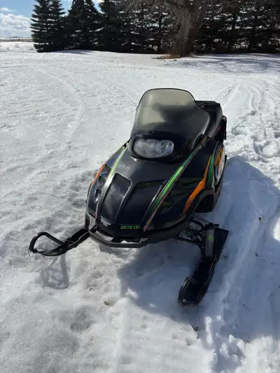 I am selling a 1999 Arctic Cat ZL 500, a snowmobile that's ready to carve through the snow! This sle...