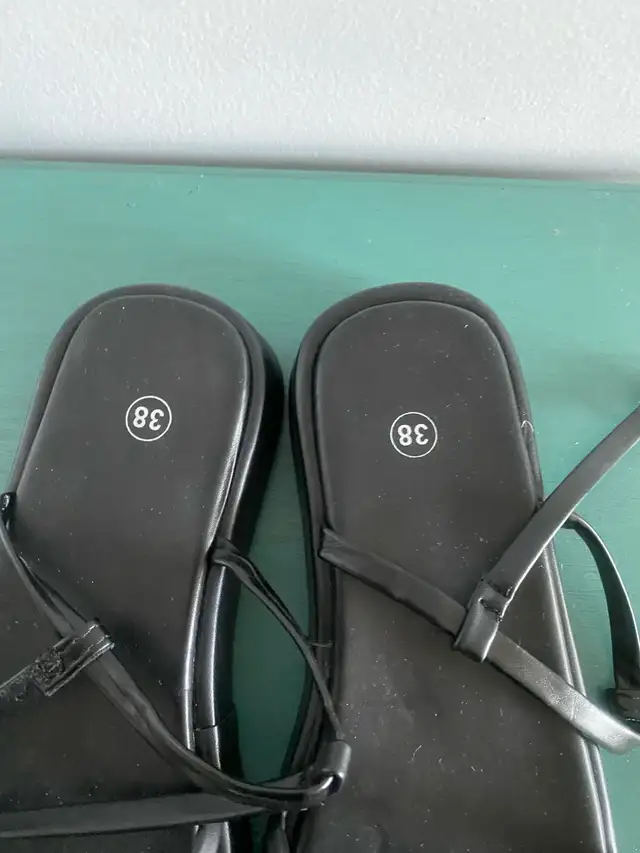 New women’s Sandals in Women's - Shoes in City of Toronto - Image 3