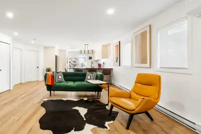 Bright and modern fully furnished private room available in a clean and quiet home. Perfect for a st...