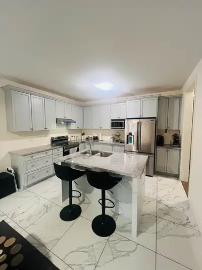 Spacious bedroom for rent in Brampton