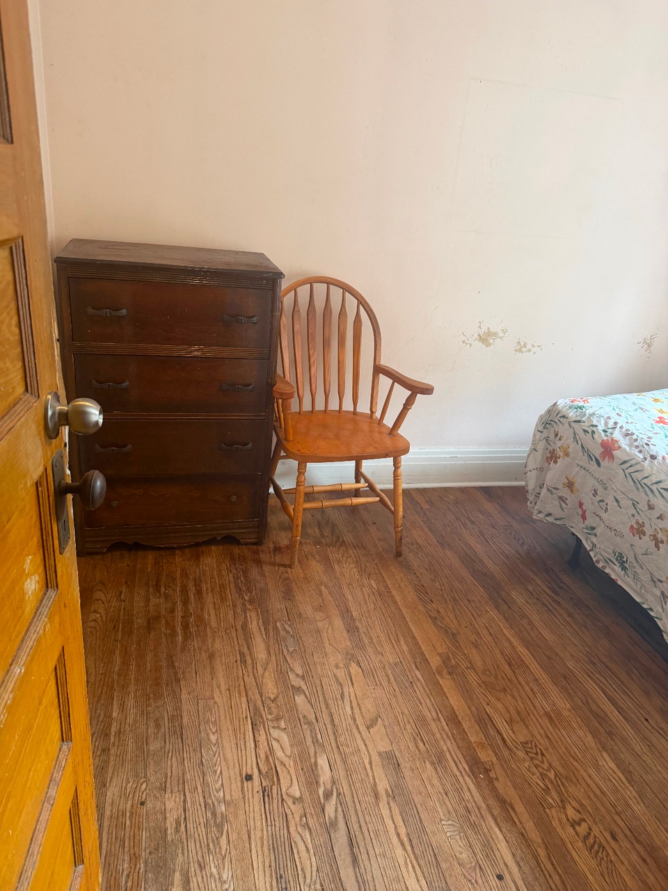 Second floor room for rent 3