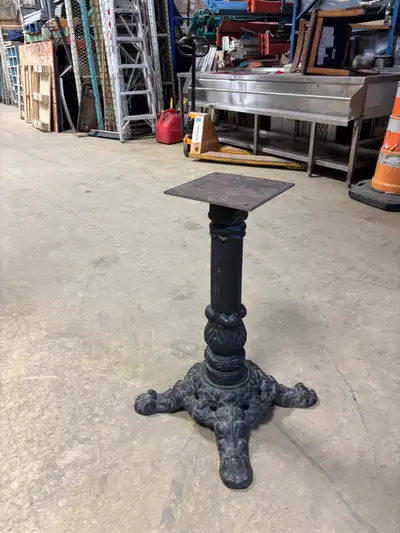 Pied de table (fonte) noir. Pour table basse (30po) Quantité: 12