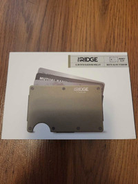 The ridge wallet (titanium)  in Original box!!