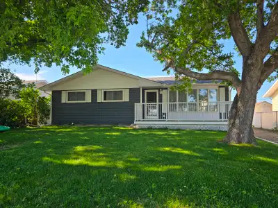 We are selling our house in Millet just a short drive to Leduc and Wetaskiwin and only 20 minutes to...