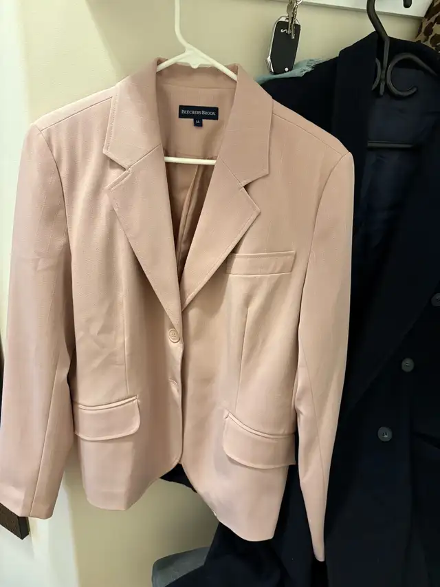 Beechers  Brook Blazer in Women's - Tops & Outerwear in Calgary - Image 2