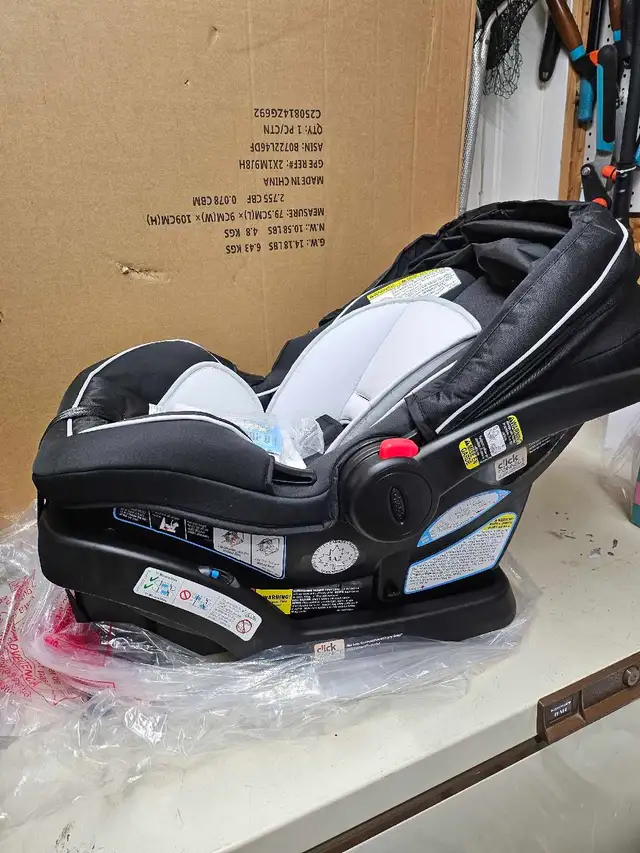 Graco SnugRide Snuglock 35 Car Seat in Strollers, Carriers & Car Seats in Barrie - Image 5