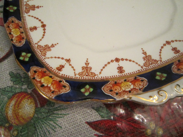 Royal Albert IMARI fine bone CROWN china in Arts & Collectibles in Burnaby/New Westminster - Image 2
