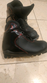 Kids cross country skiing boots