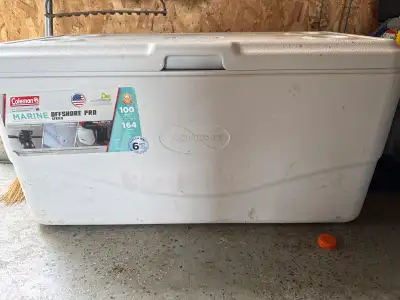 This pre-owned Coleman Marine Offshore Pro Series 100-quart cooler is ready for your next outdoor ad...