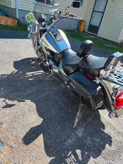 For sale 1500 Suzuki intruder asking 3500 white and grey in colour new battery