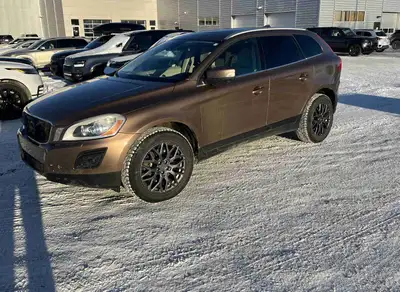 Selling our 2013 Volvo XC60 T6, with just over 220,000km. A great suv ready for a new adventure with...