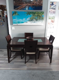 Dining table with glass and 4 perfect comfortable chairs