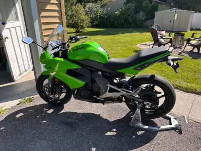 2011 Kawasaki Ninja 400R — Low KM, Clean Bike Selling my Kawasaki Ninja 400R with only 15,113 km. Bi...