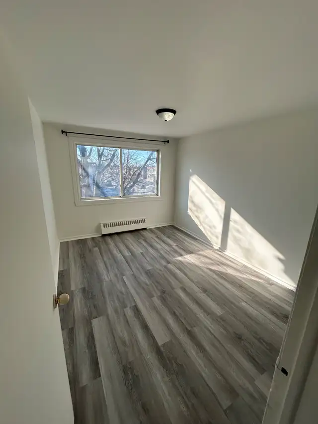 4 1/2 Apt DISPO Imm Visite 11:00 a 3:00 Lundi au Vendredi