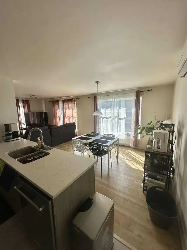 Chambre à louer - recherche coloc in Room Rentals & Roommates in West Island - Image 3