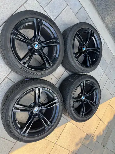Set of 4 BMW OEM 19” black rims with Michelin Pilot Alpin winter tires. Fits F90 M5 (2018-2023). In...