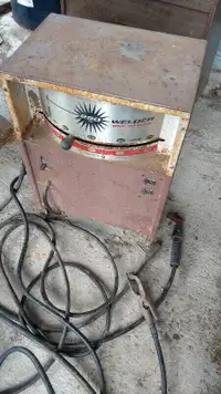 Old Welder,comes with cables. 100$