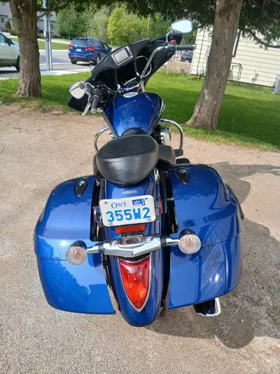 2013Yamaha V Star 1300 Deluxe Locking Saddle Bags Cobra performance exhaust included GPS / Stereo Sy...