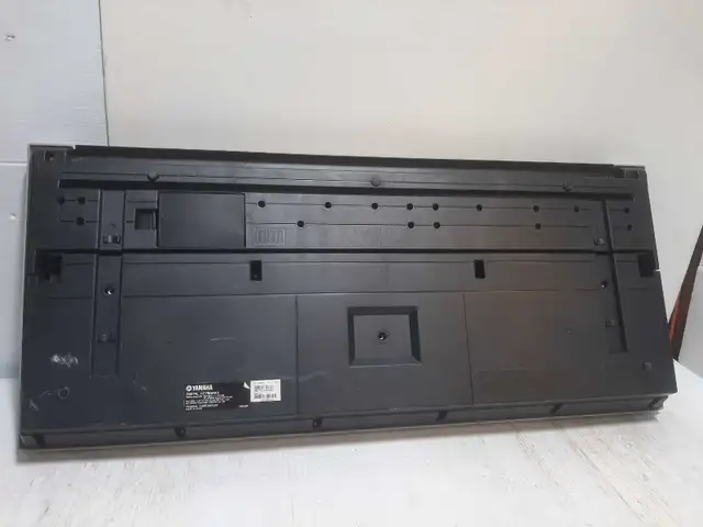 Yamaha PSR-E413 Digital Keyboard in Pianos & Keyboards in City of Montréal - Image 5
