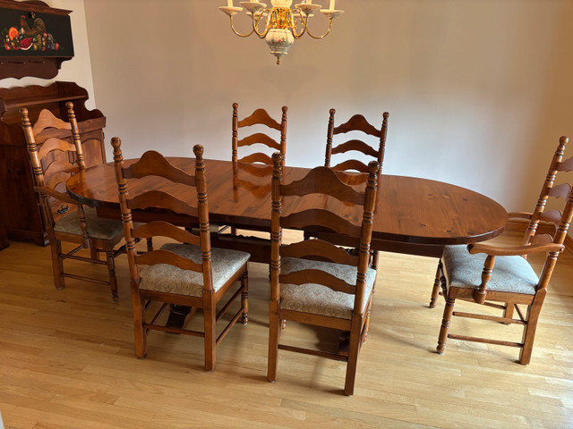 Table de cuisine avec 6 chaises dans Mobilier de salle à manger et cuisine  à Laval/Rive Nord