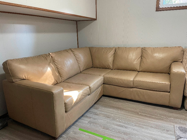 Leather couch | Couches & Futons | Kitchener / Waterloo | Kijiji
