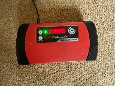 Schumacher SL1316 1000 peak amp lithium-ion jump starter / 12V power pack. Tested and working, holdi...