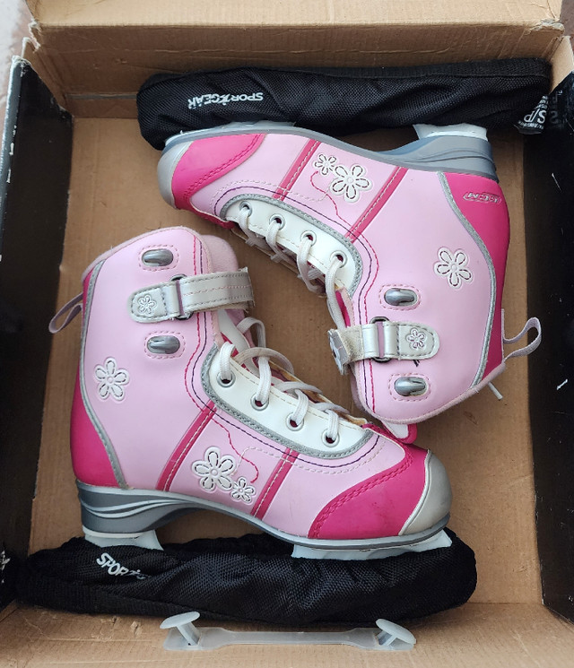 New figure skates size 2 only used two time in Skates & Blades in Mississauga / Peel Region - Image 2